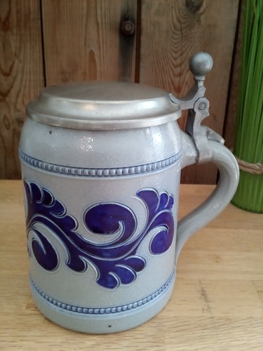 Alter bierkrug mit zinndeckel - bierkrug,