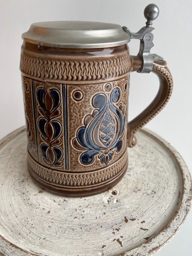 Bierkrug mit zinndeckel - bierkrug,