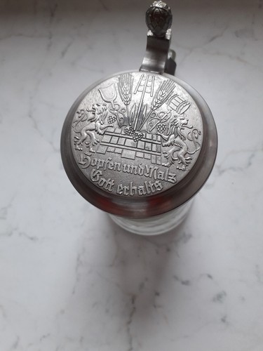 Alter bierkrug aus glas mit - alter,
