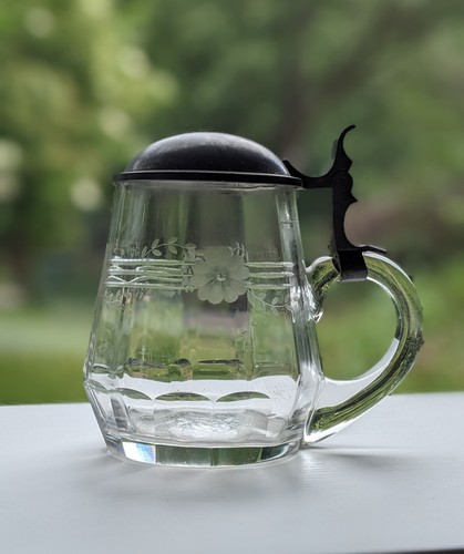 Alter bierkrug mit zinndeckel - bierkrug,
